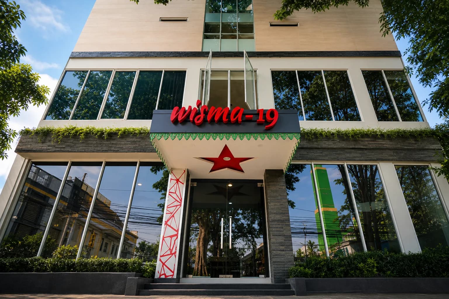 Tampak depan hotel Wisma 19